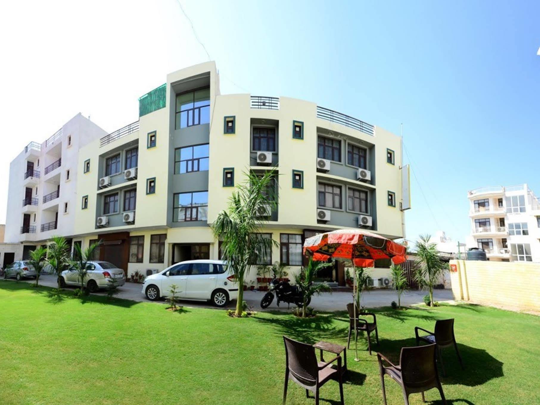 Hotel Olive & Blue - Govt Approved Hotel Near Delhi Airport Nova Deli Exterior foto
